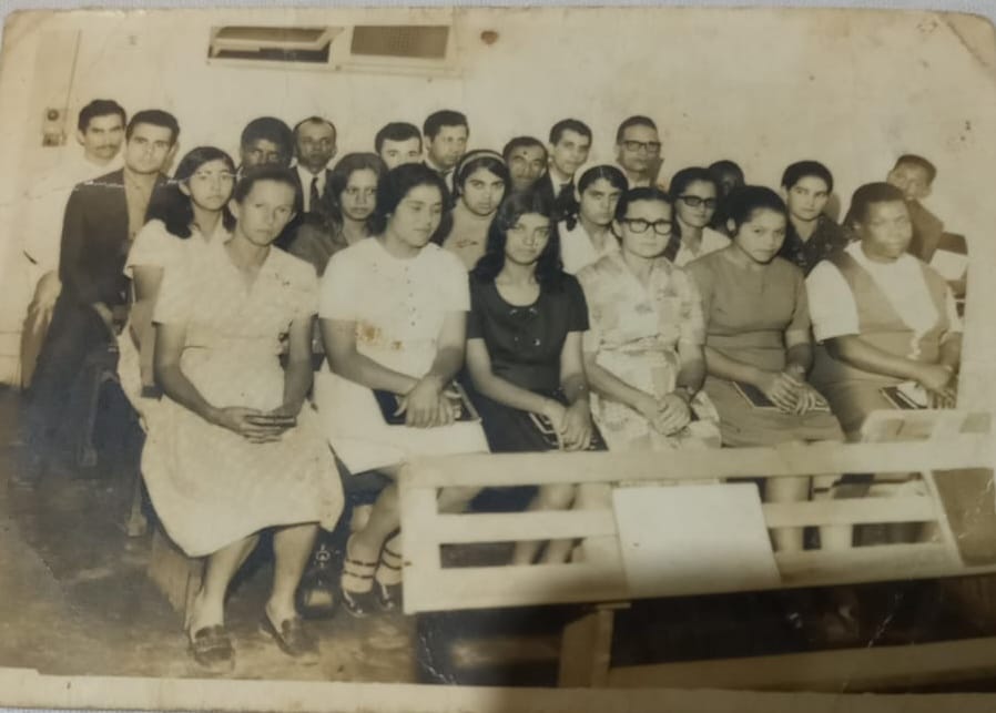 Coral Filhos de Asafe reunido para foto oficial na década de 1980, ministério de louvor da AD Jardim Helena