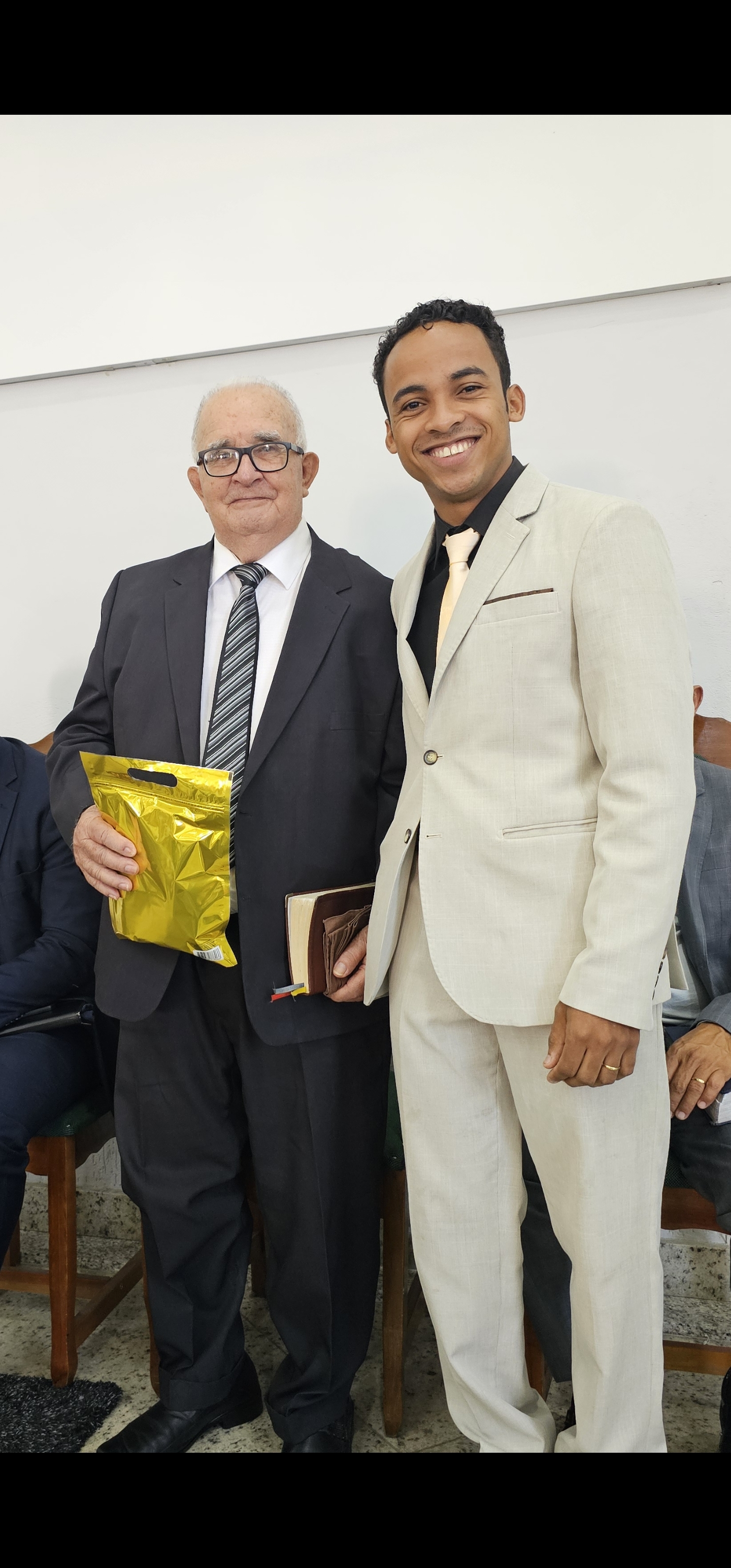 Pastor Pr. Adenor Francisco da Silva em momento ministerial, AD Jardim Helena