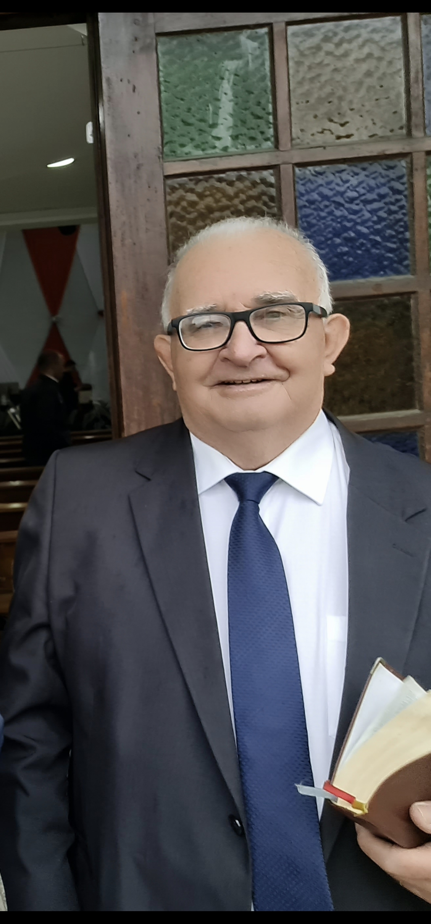 Pastor Pr. Adenor Francisco da Silva em momento ministerial, AD Jardim Helena