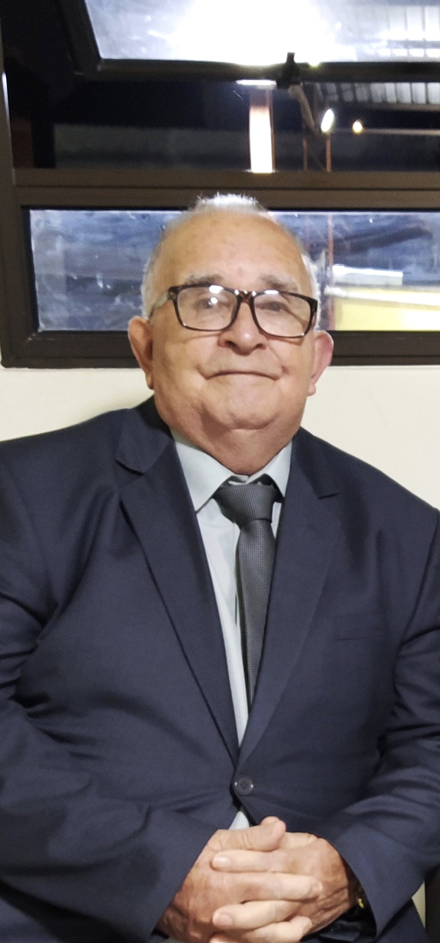 Pastor Pr. Adenor Francisco da Silva em momento ministerial, AD Jardim Helena