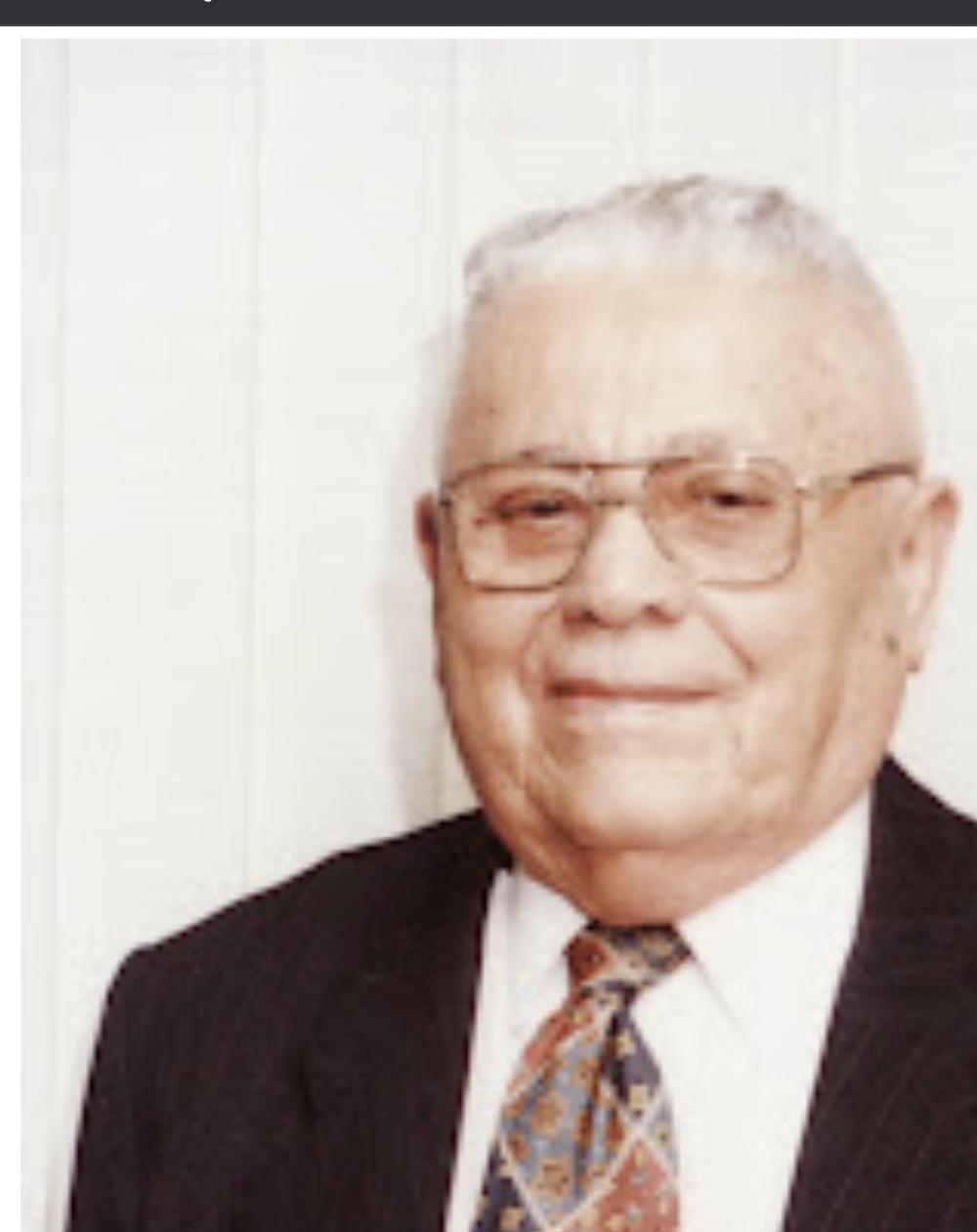 Pastor Pr. Manoel Luiz Bezerra em momento ministerial, AD Jardim Helena