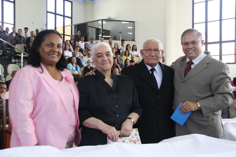 Pastor Pr. Luiz Cipriano Nascimento em momento ministerial, AD Jardim Helena